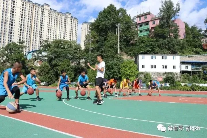 如何在篮球训练营中改善比赛策略?_1